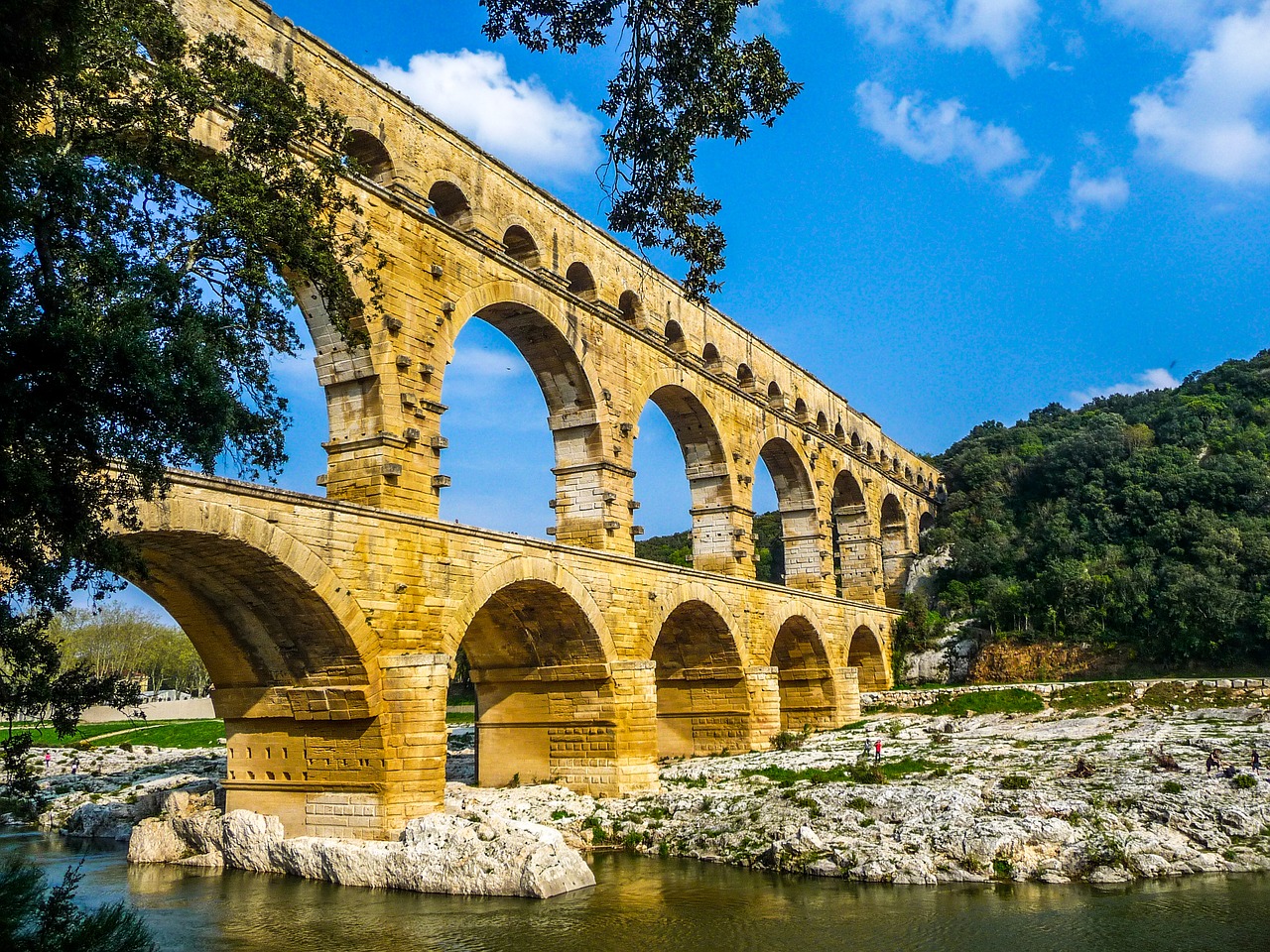 Image - pont du gard nimes arles ales