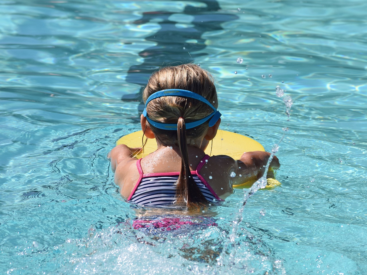 Image - young swimmer child kick board