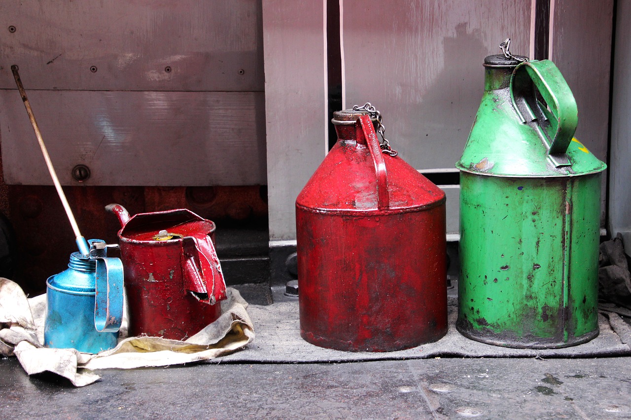 Image - oil cans container industry