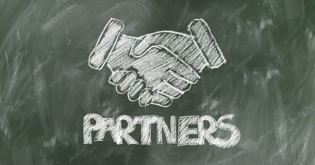 Image - shaking hands handshake teamwork