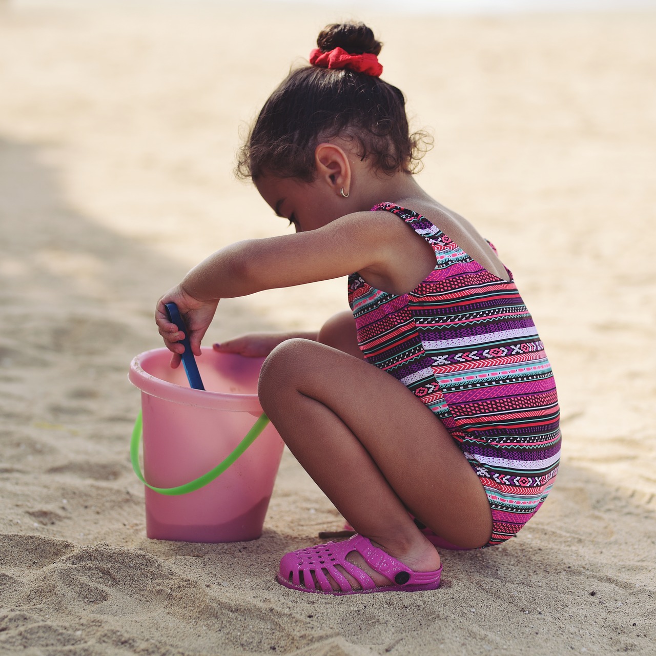 Image - girl kid beach playing young