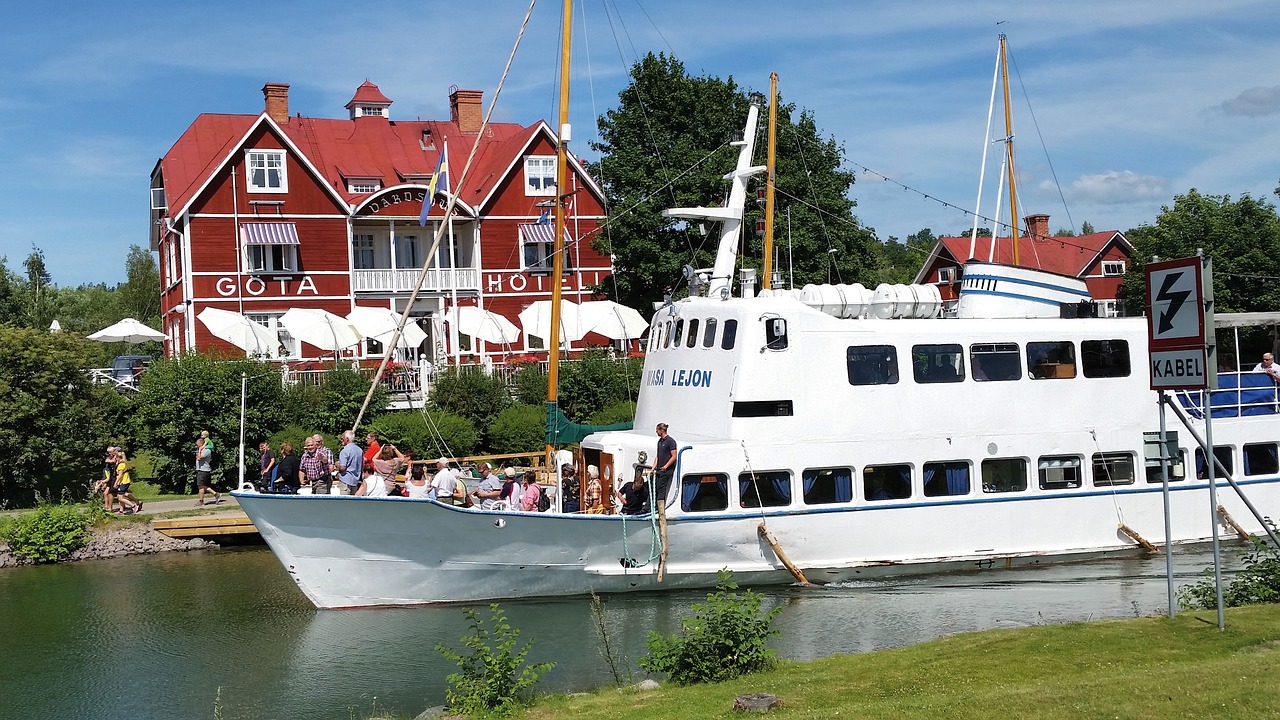 Image - gota canal borensberg canal boat