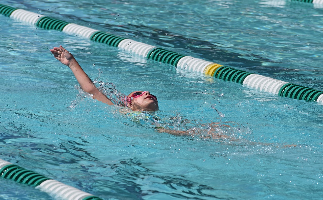 Image - young swimmer backstroke swimming