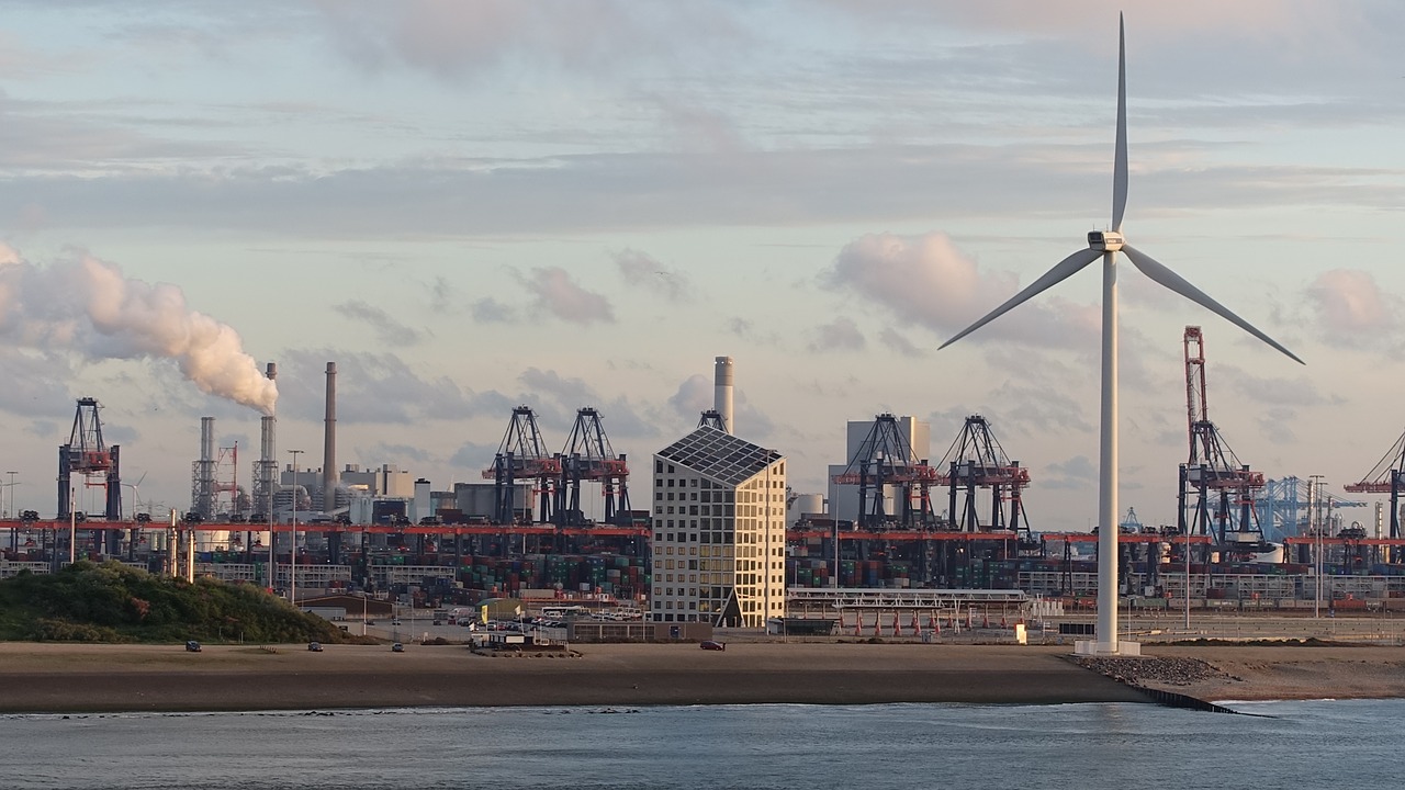 Image - windmills crane port energy