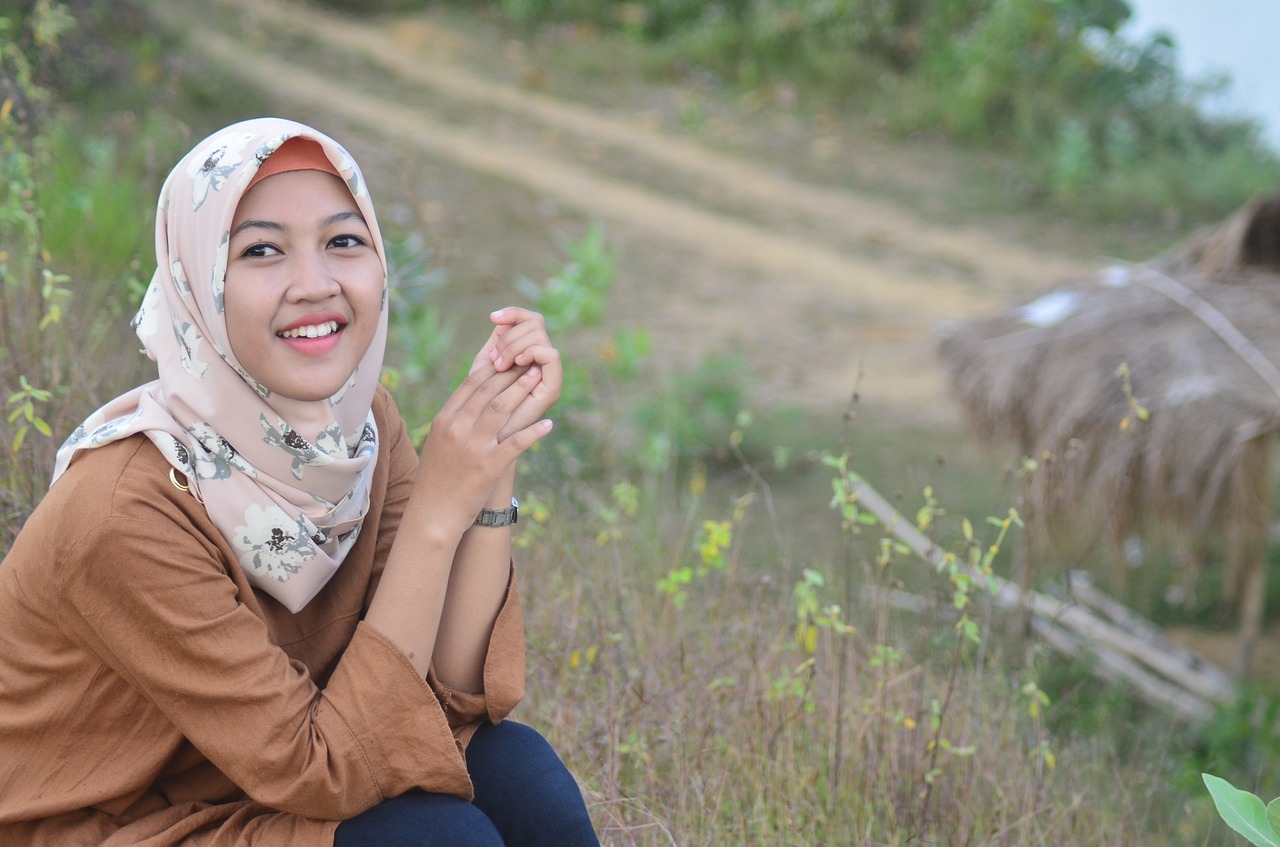 Image - smile hijab muslim female young