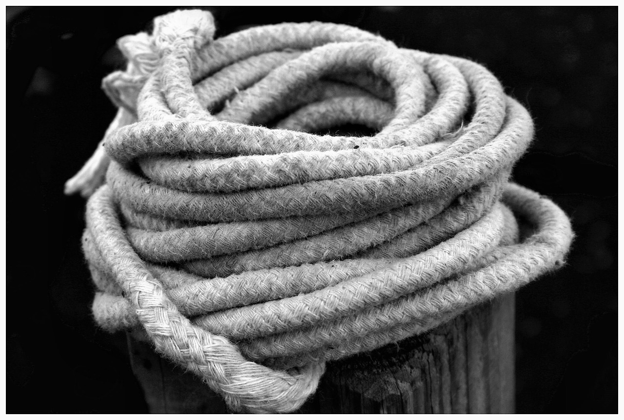 Image - rope coils hemp post black white