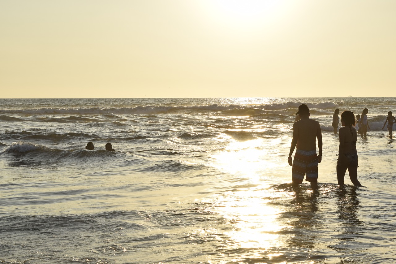 Image - sunset beach sun sea couple