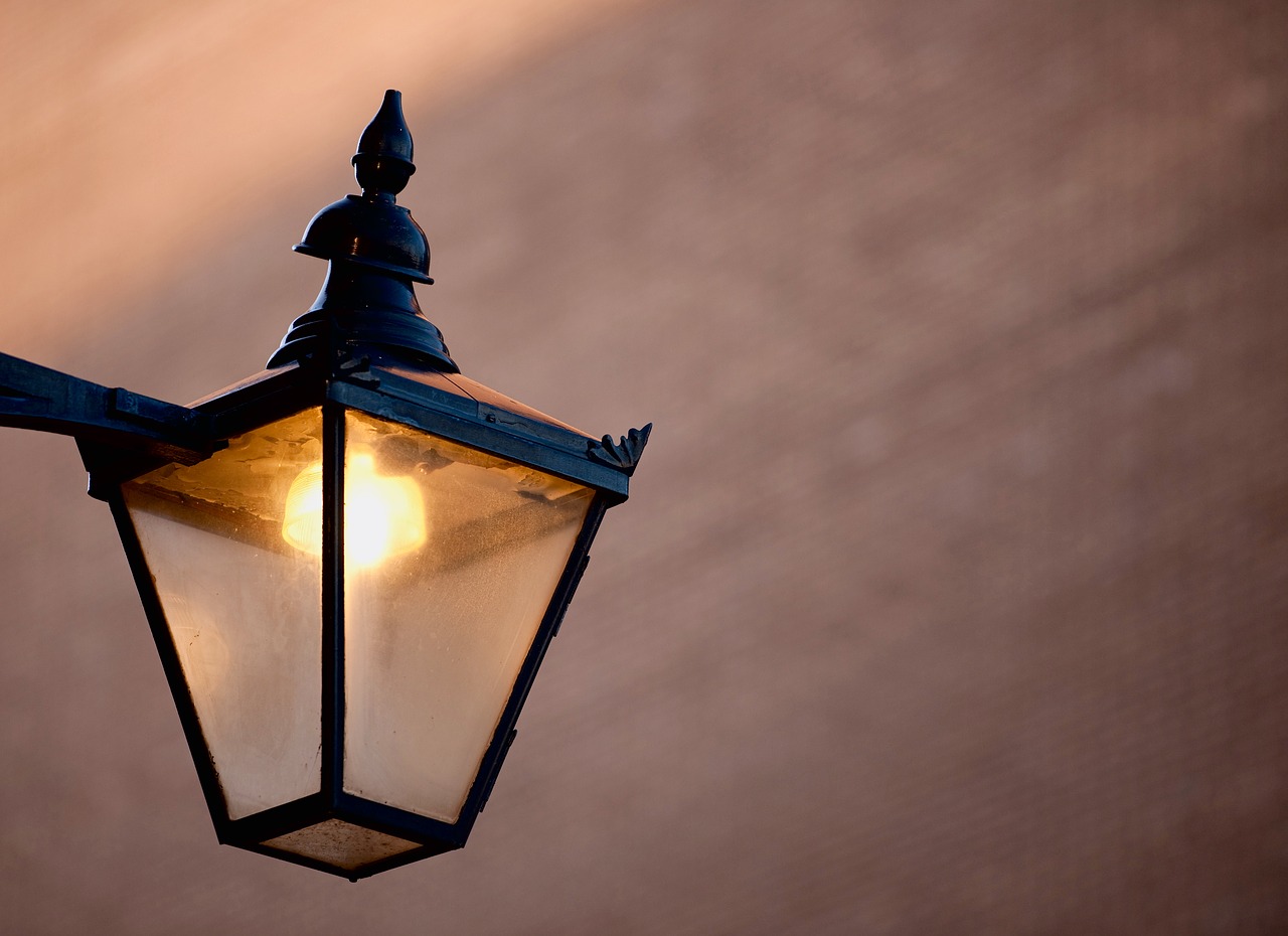 Image - light street lamp old architecture