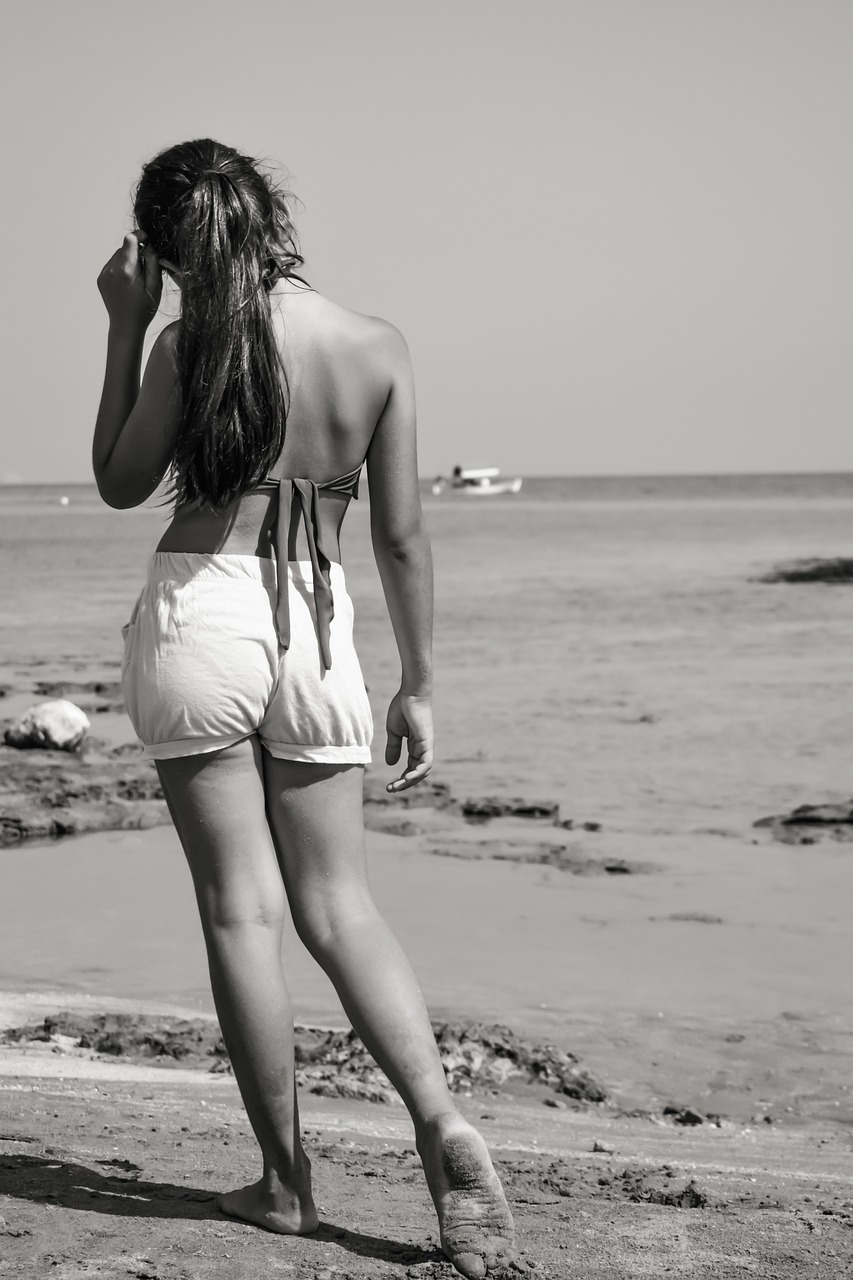 Image - girl thoughtful beach summer