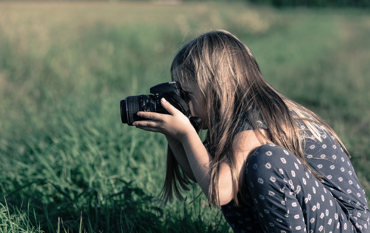 Image - girl taking picture camera field