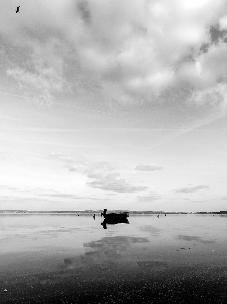 Image - boat reflections lake bracciano