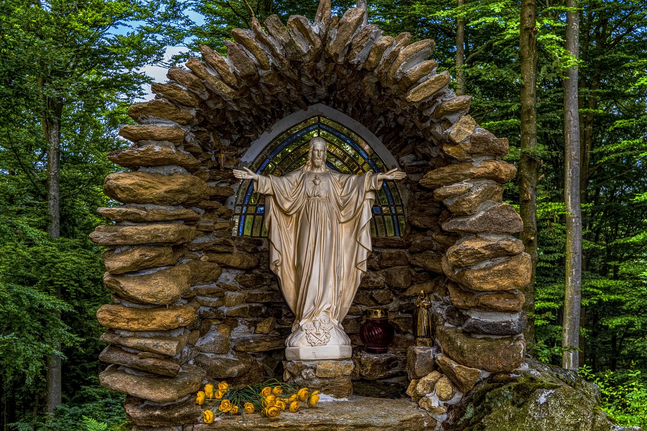 Image - chapel figure christian statue