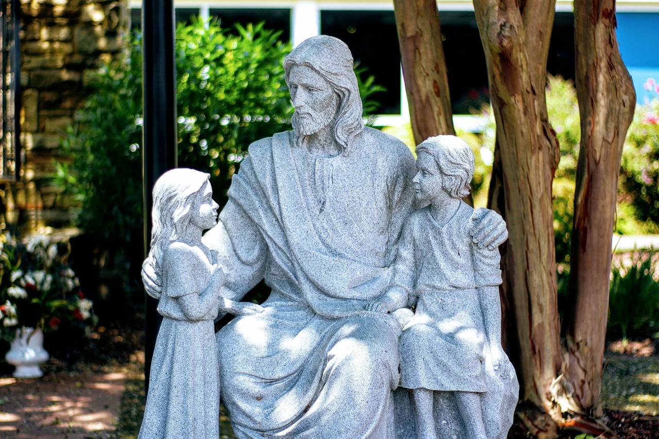 Image - jesus christ statue children