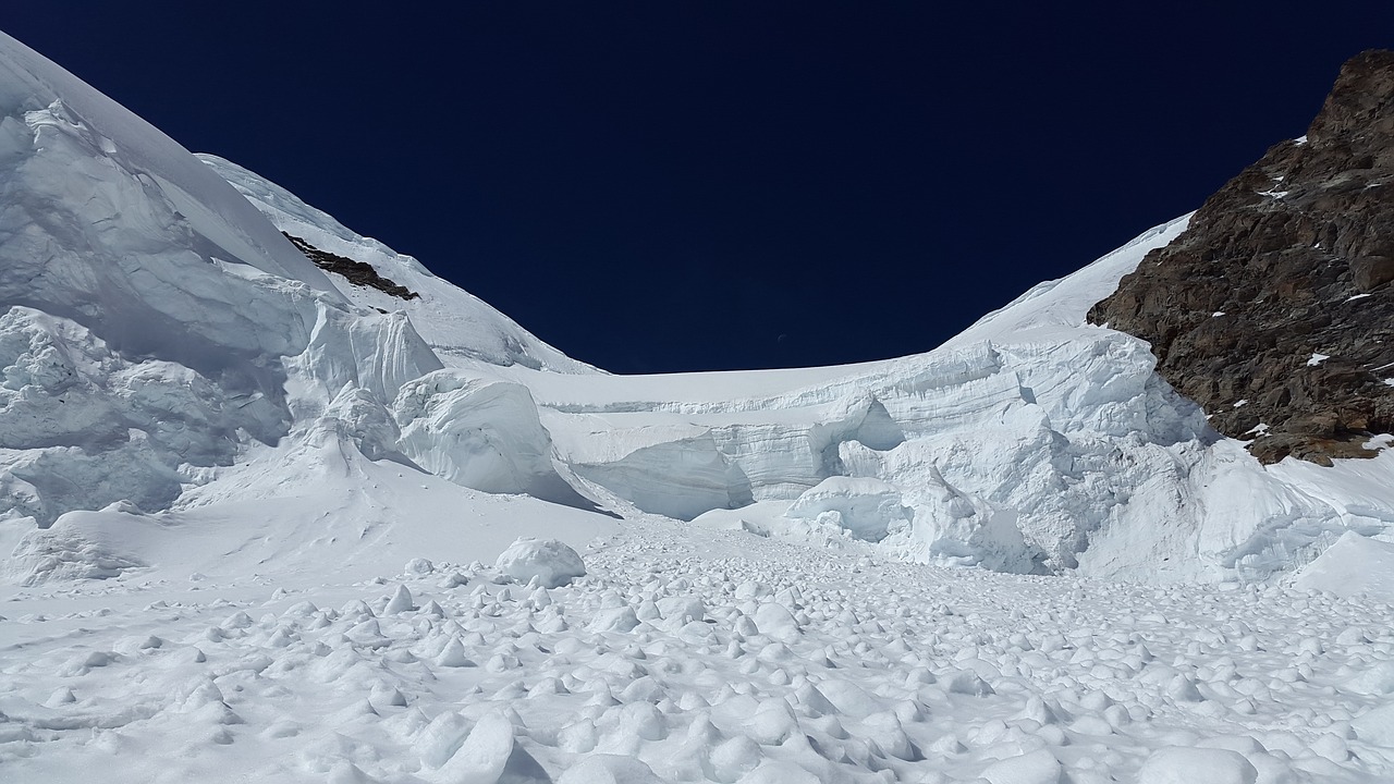 Image - avalanche glacier seracs ice