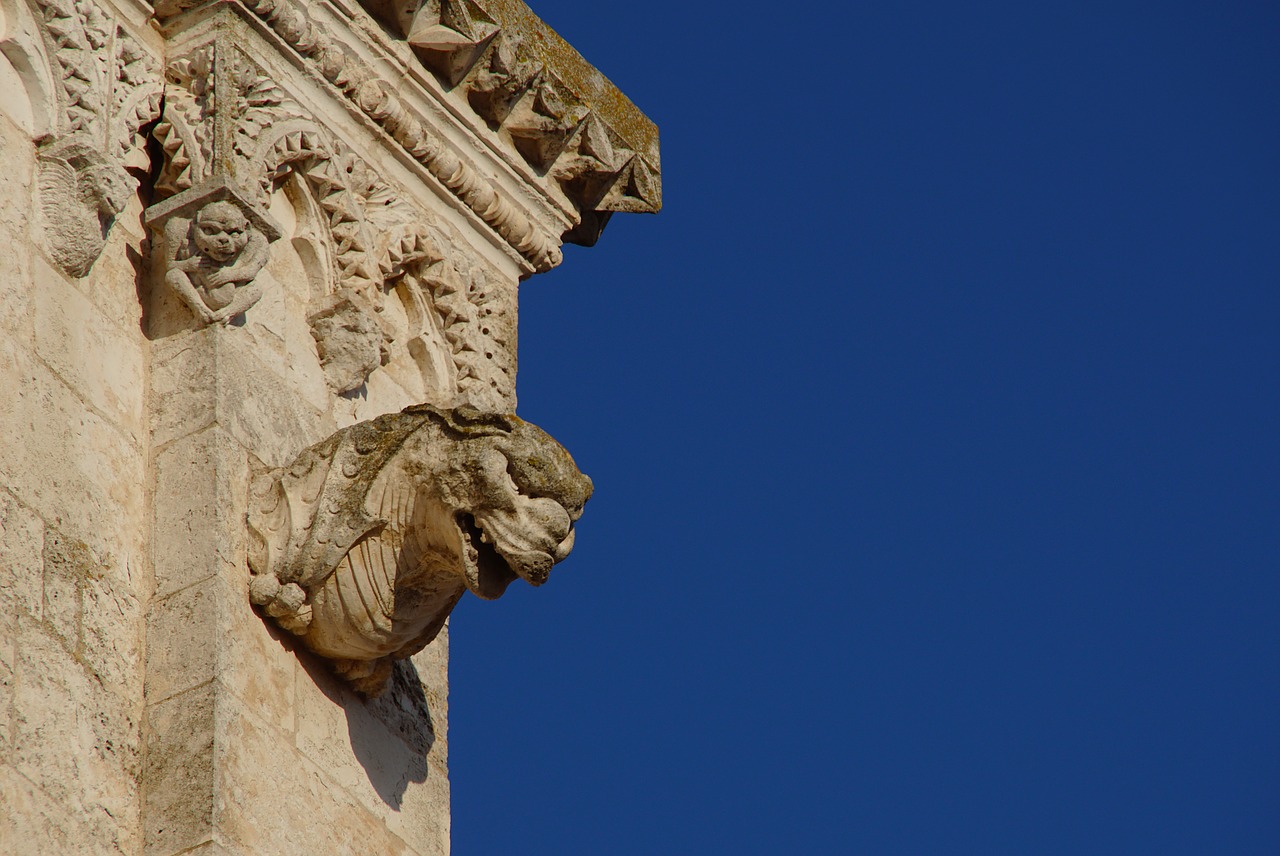 Image - gargoyle sculpture monument