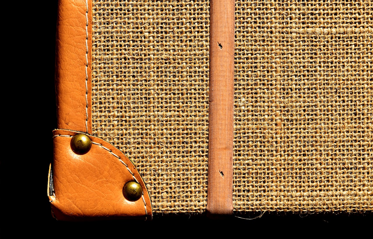 Image - luggage close section corner