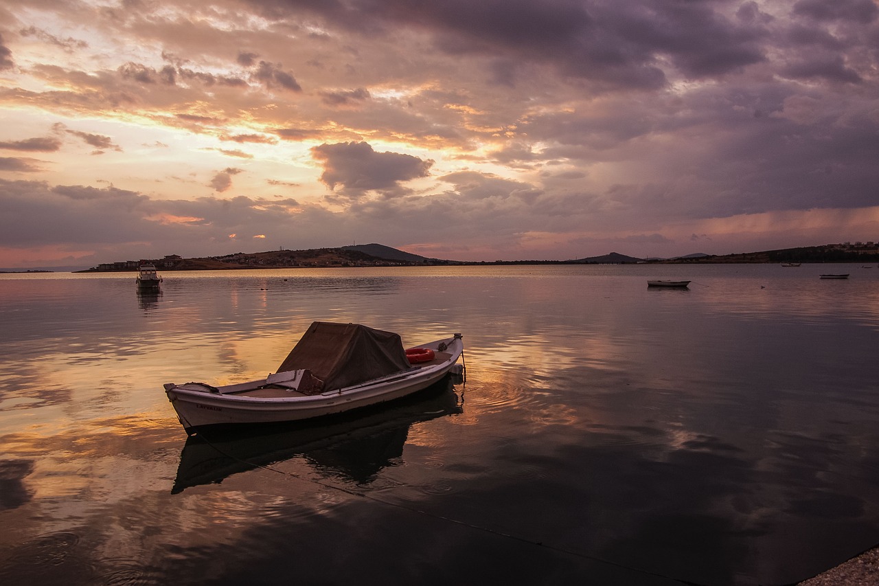 Image - ayvalýk boat sunset