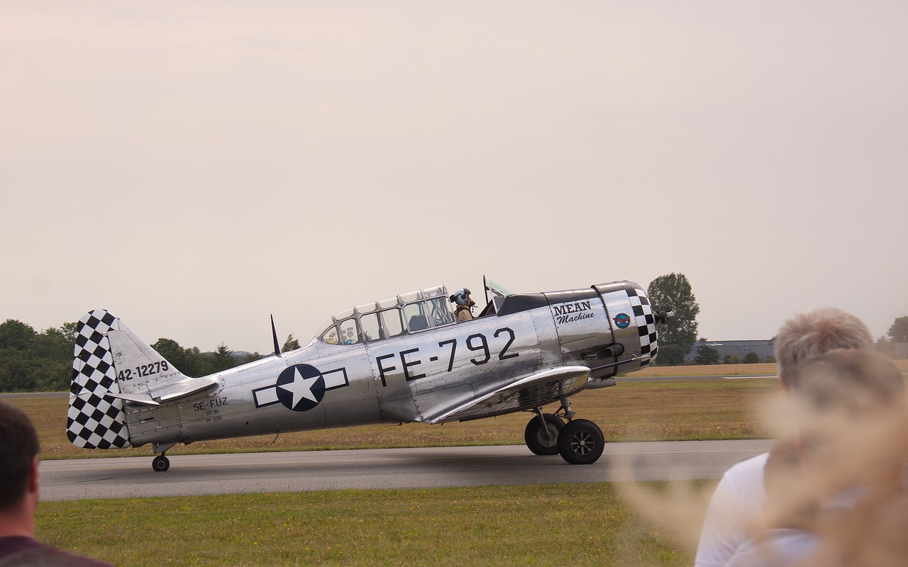 Image - airshow plane start grey