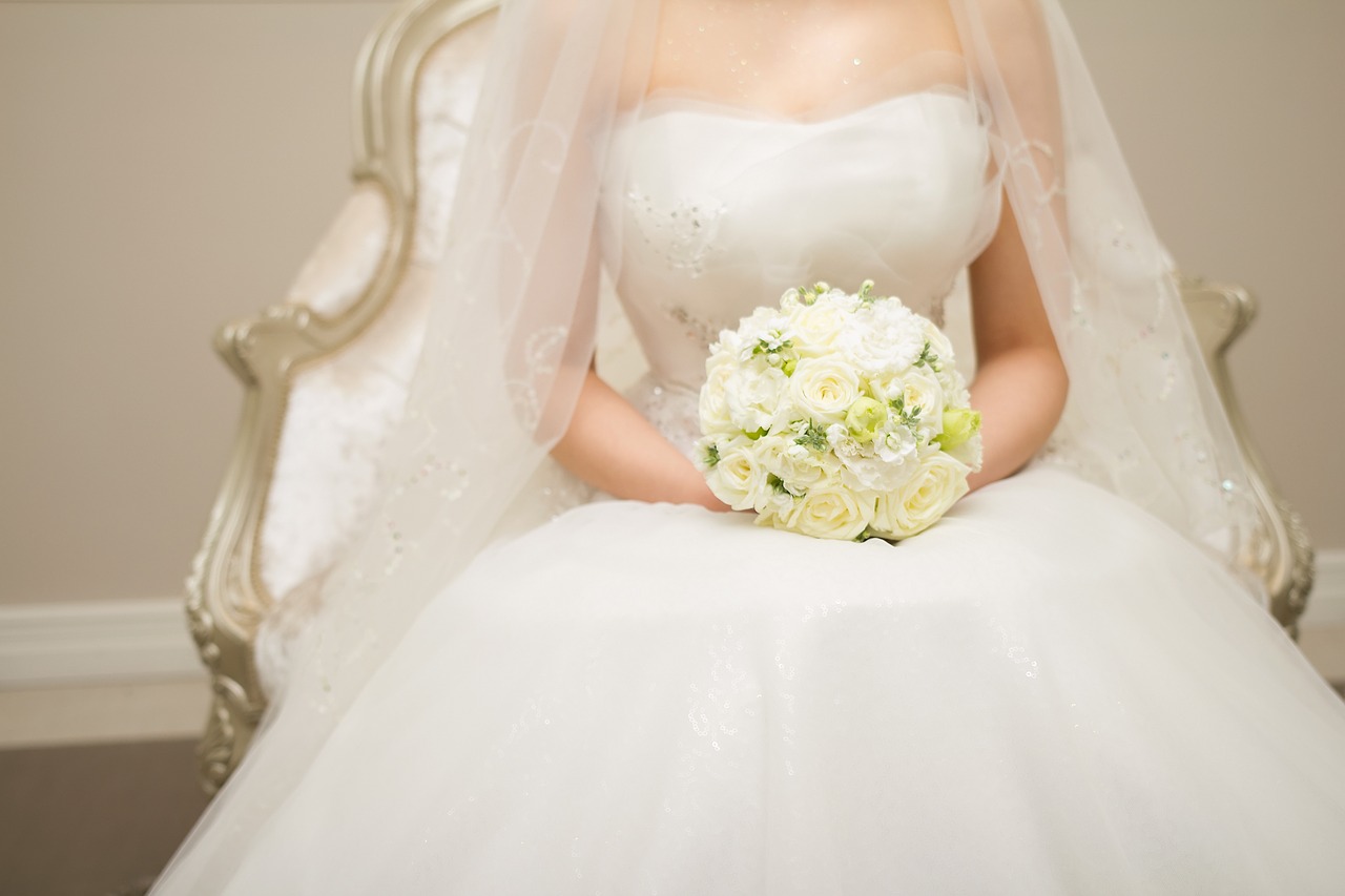 Image - marriage wedding bouquet priest