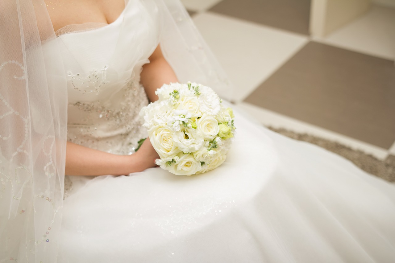 Image - marriage wedding bouquet priest