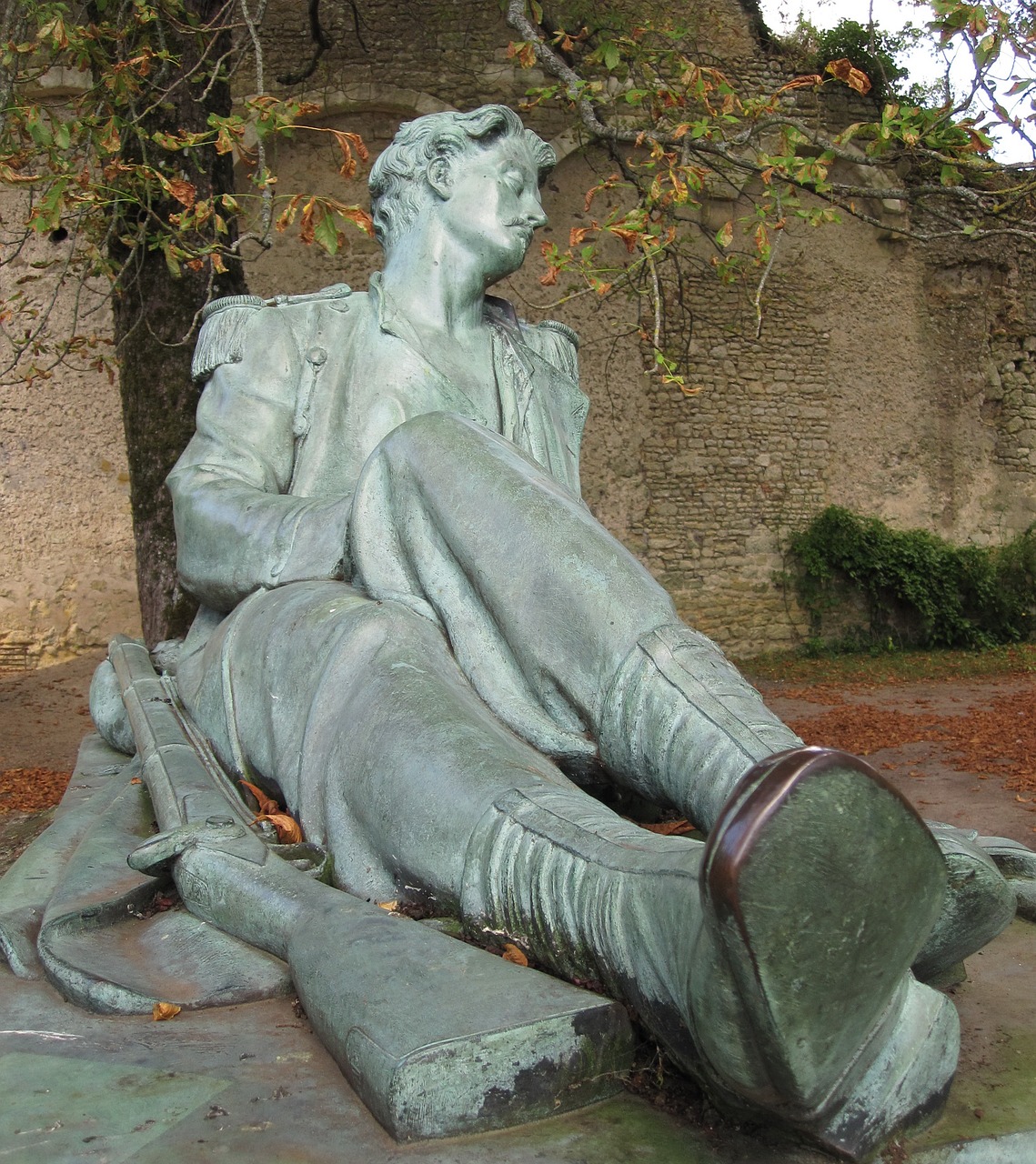Image - monument soldier dying sculpture