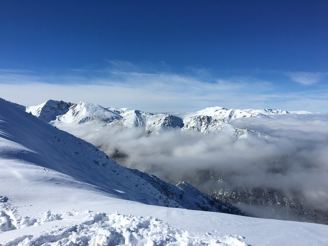 Image - skiiing mountain snow white ski