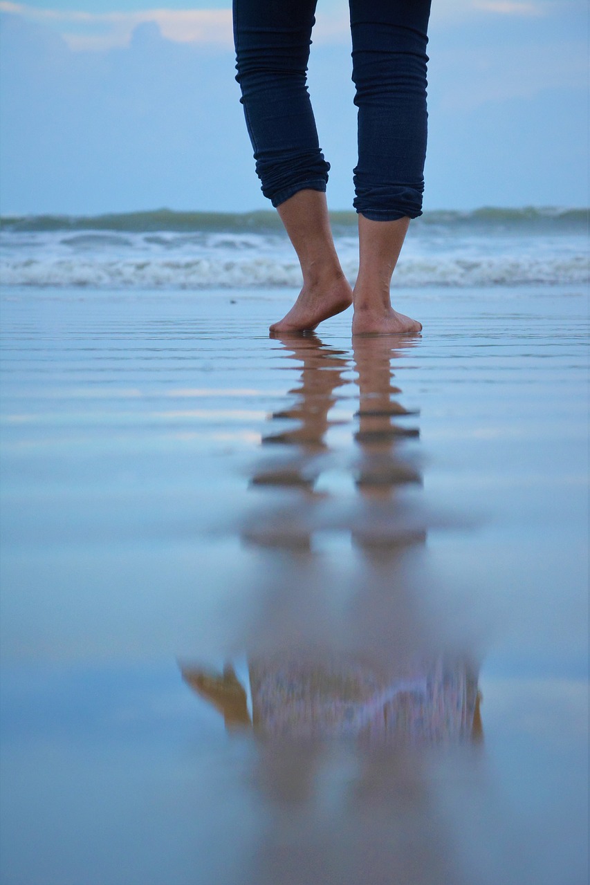 Image - feet beach reflections sea sand