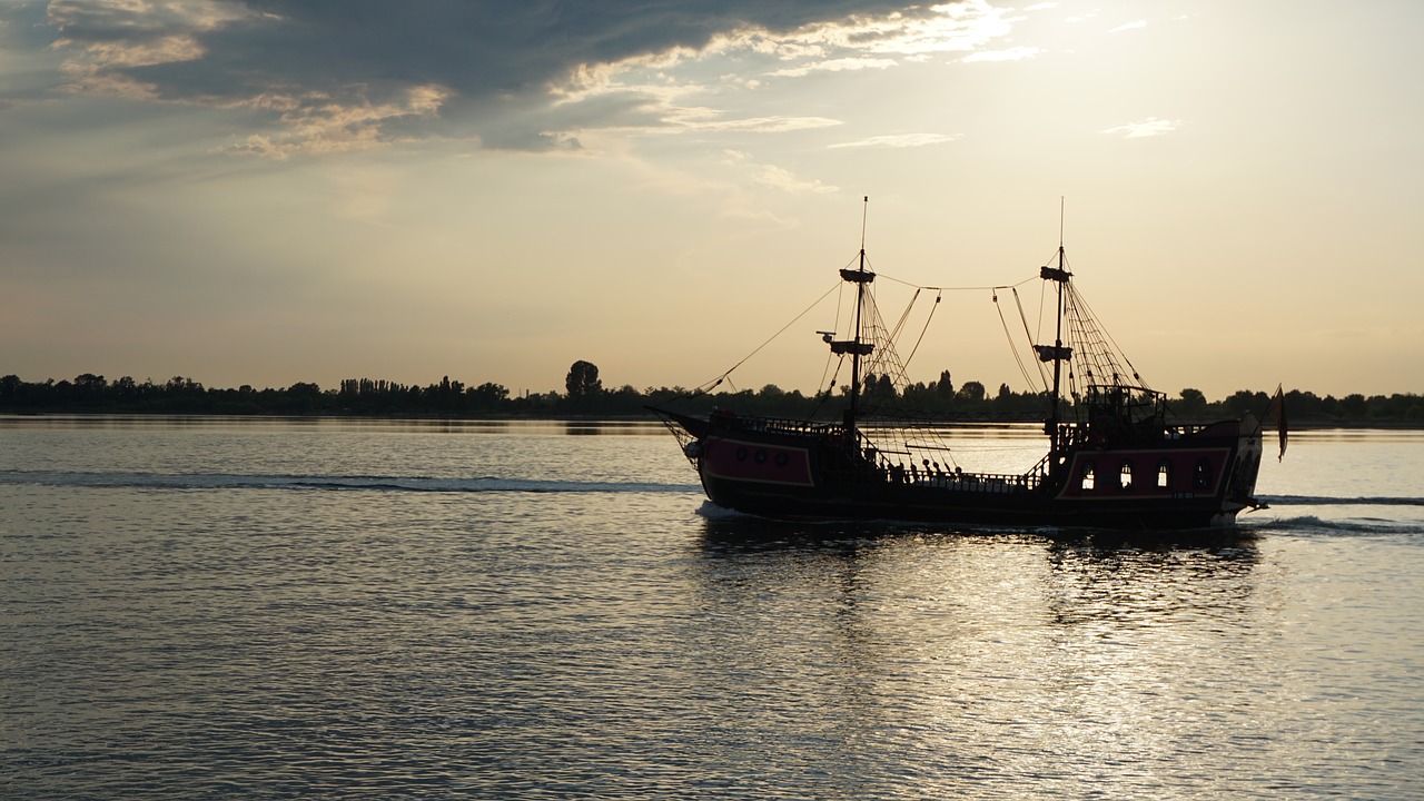 Image - sonenuntergang ship sea water