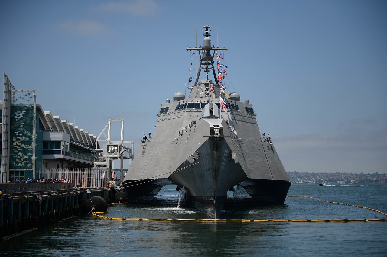 Image - uss gabrielle giffords lcs 10 usn