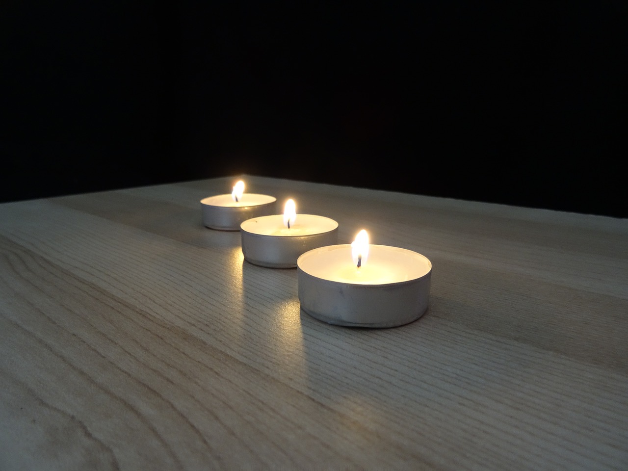 Image - candle massage therapy candlelight