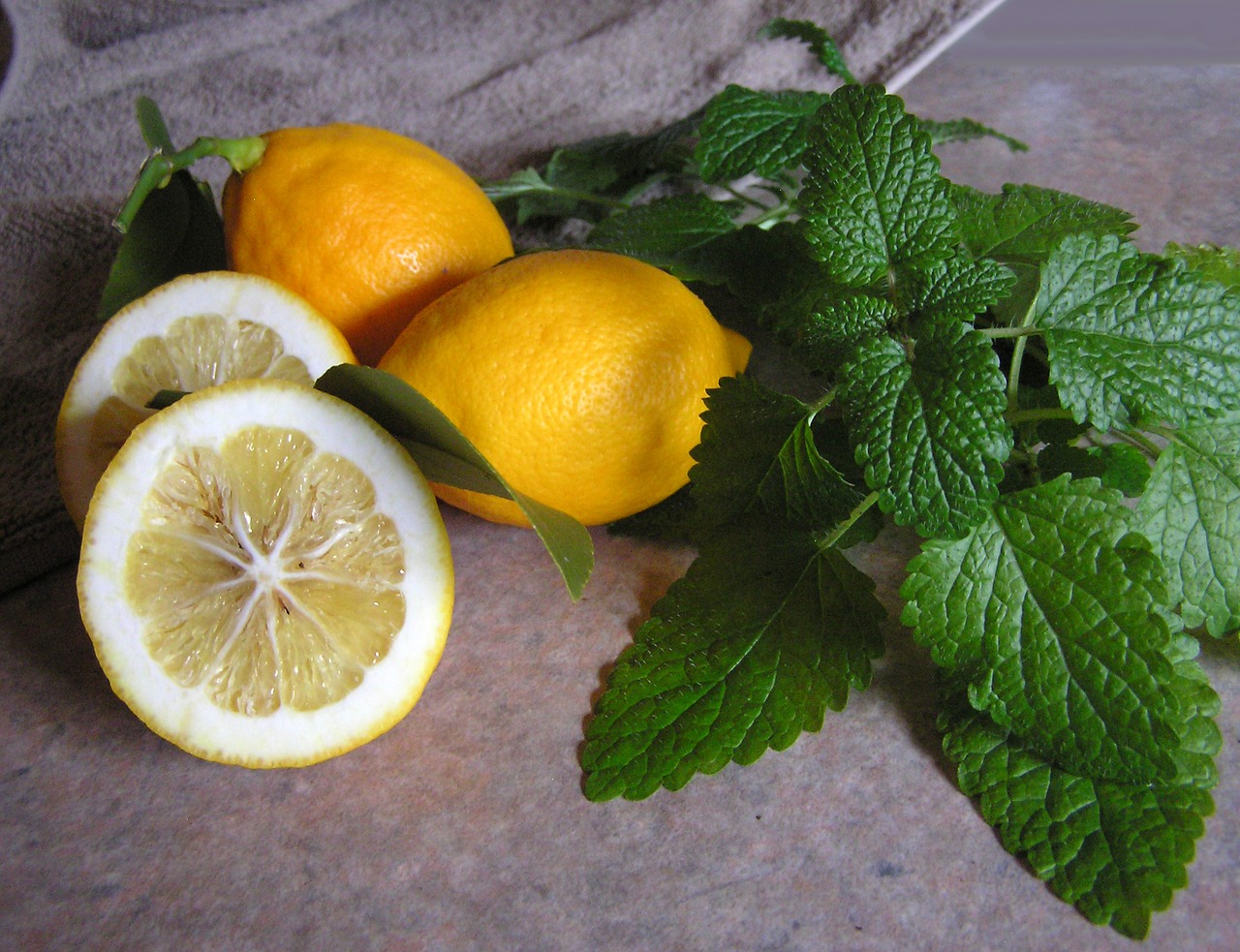 Image - lemon and balm