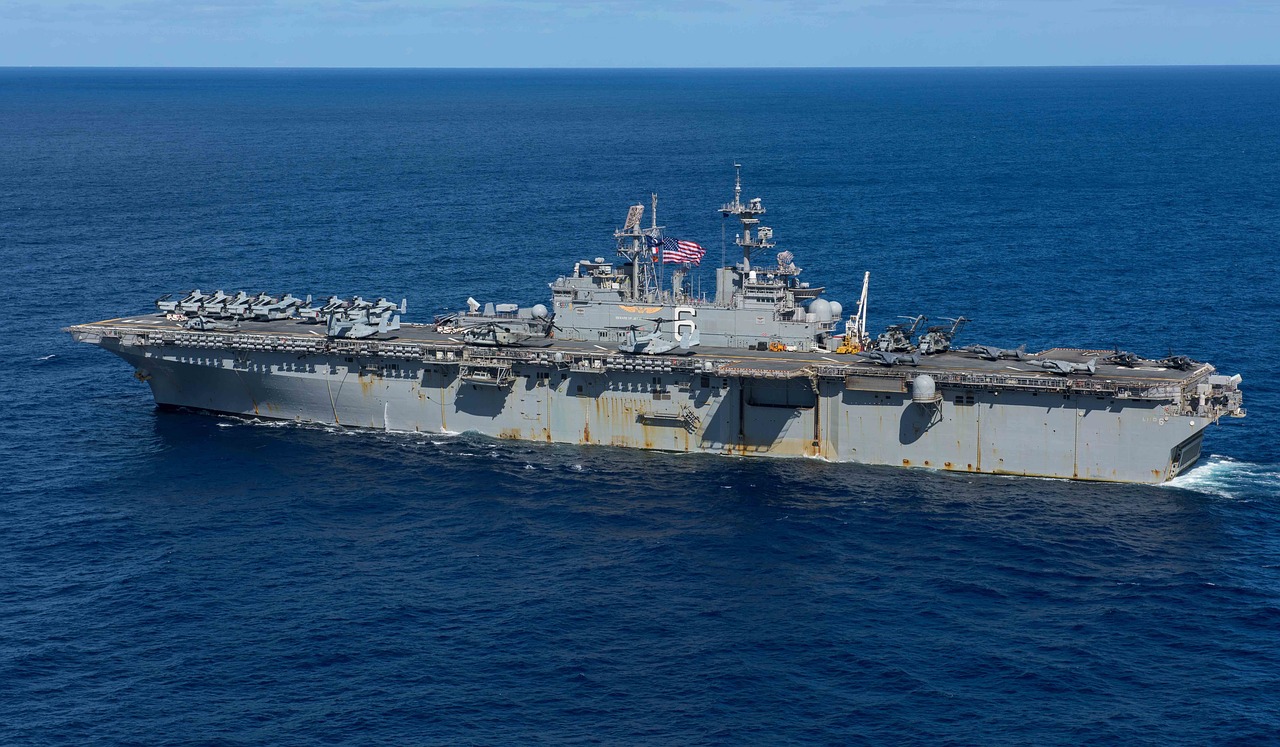 Image - uss bonhomme ricahrd lhd 6 usn