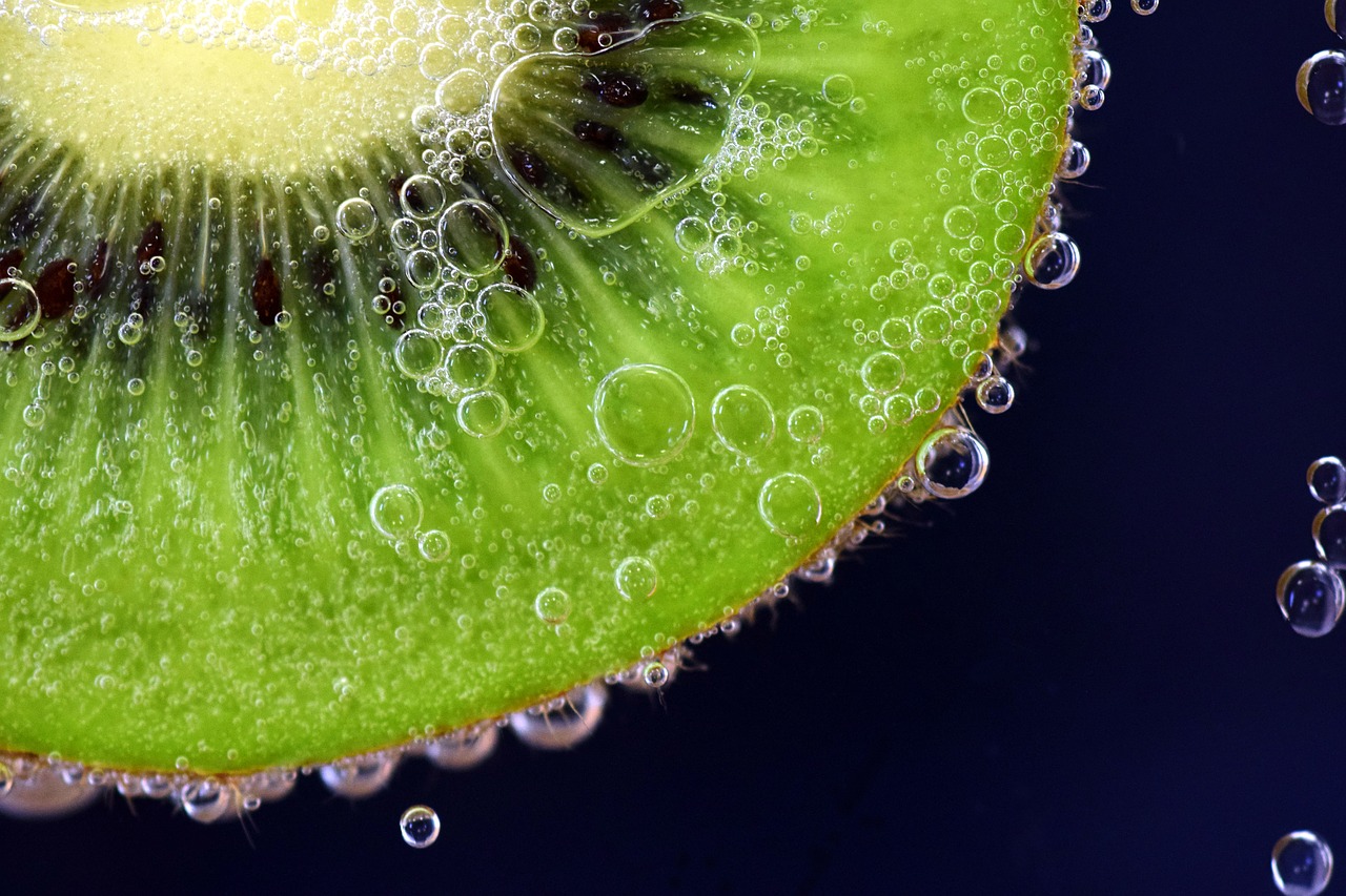 Image - kiwi kiwi under water close