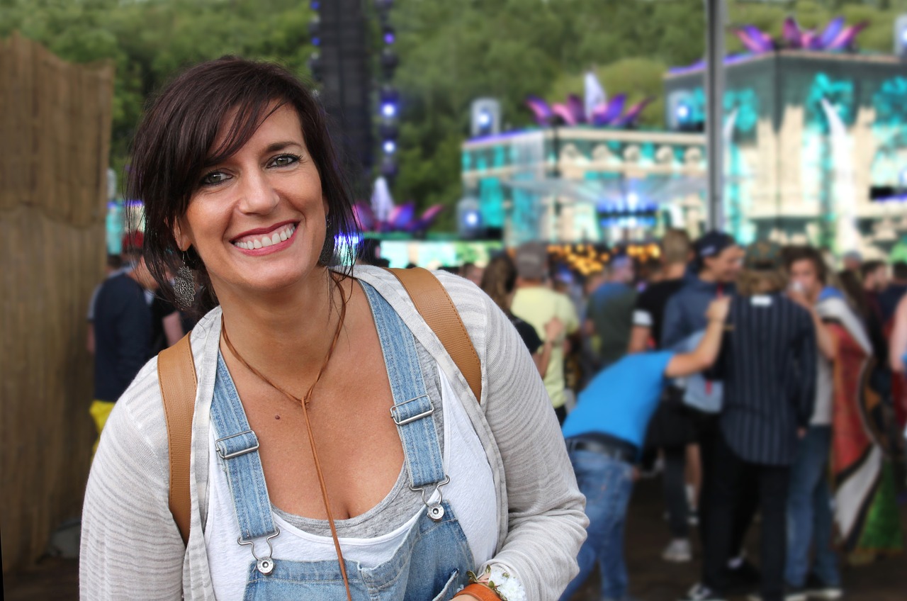 Image - woman festival tomorrowland smile