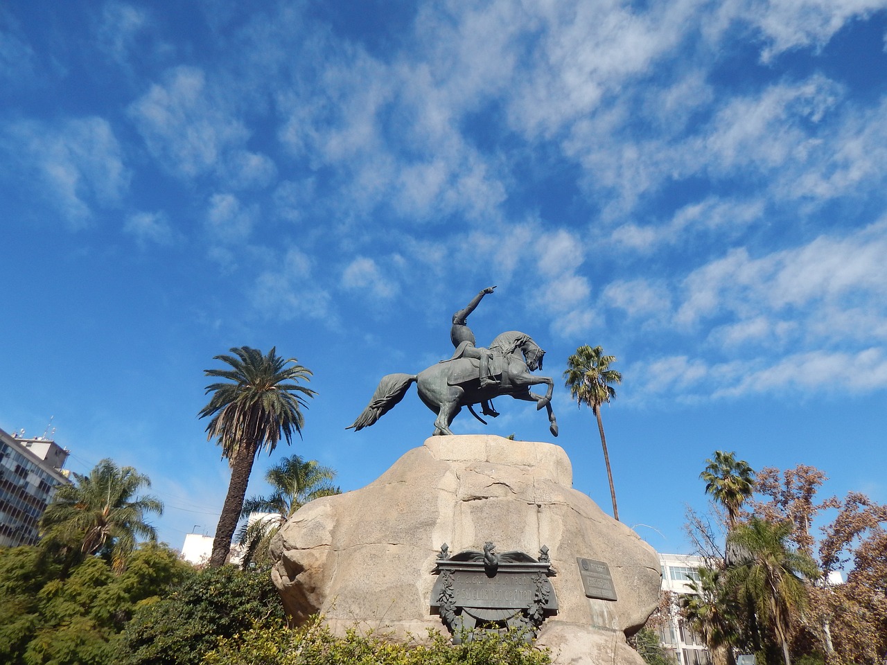 Image - statue plaza monument bronze