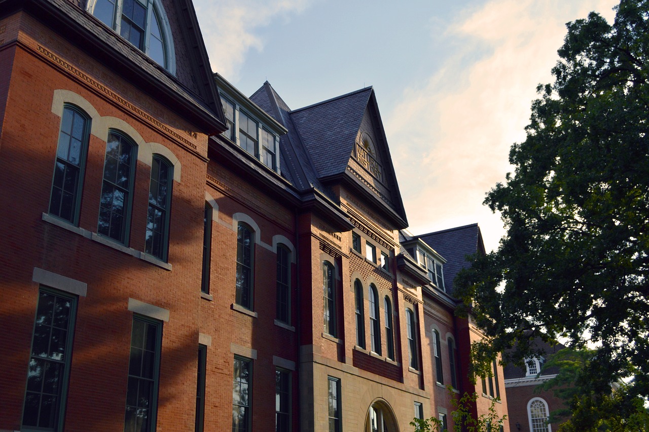 Image - university college campus building