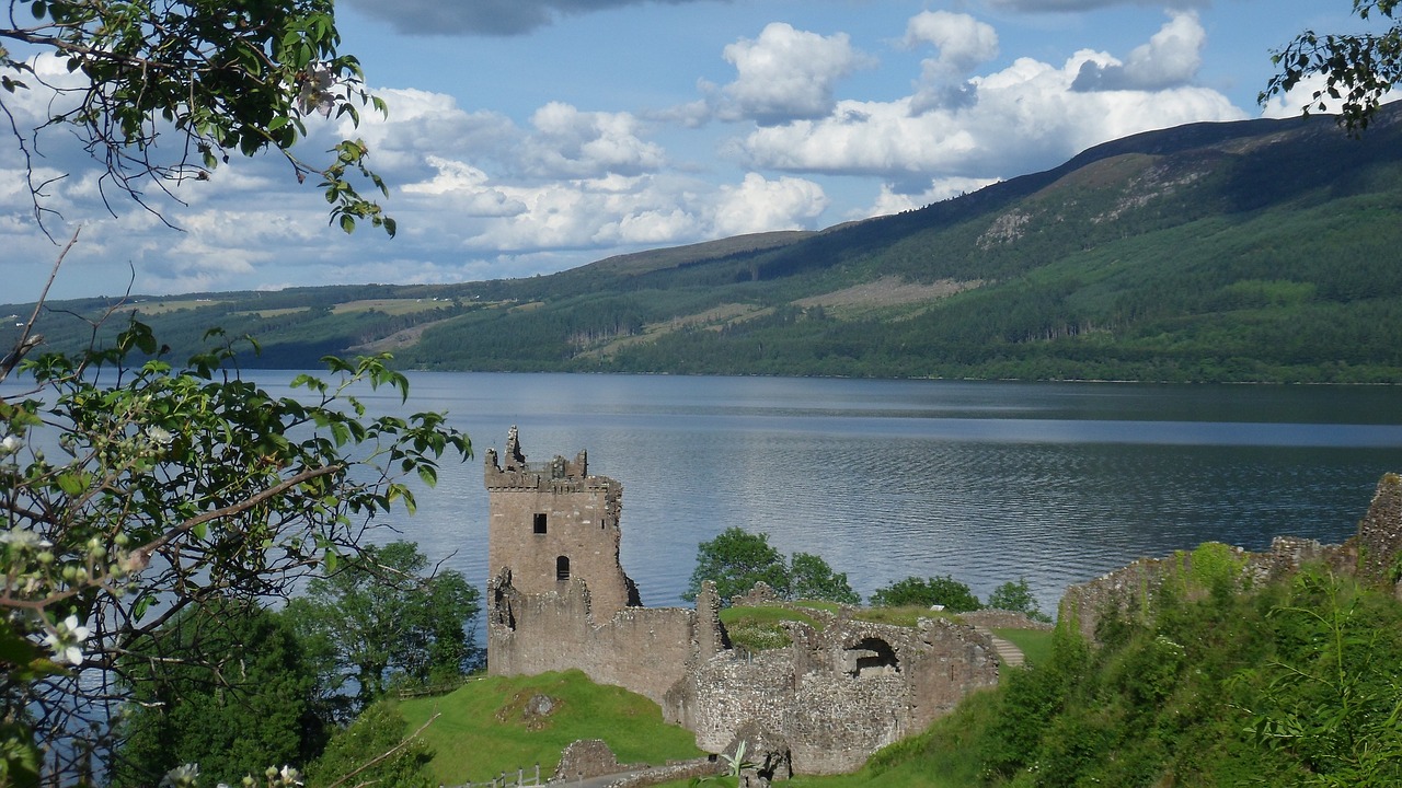 Image - lake scotland castle landscape