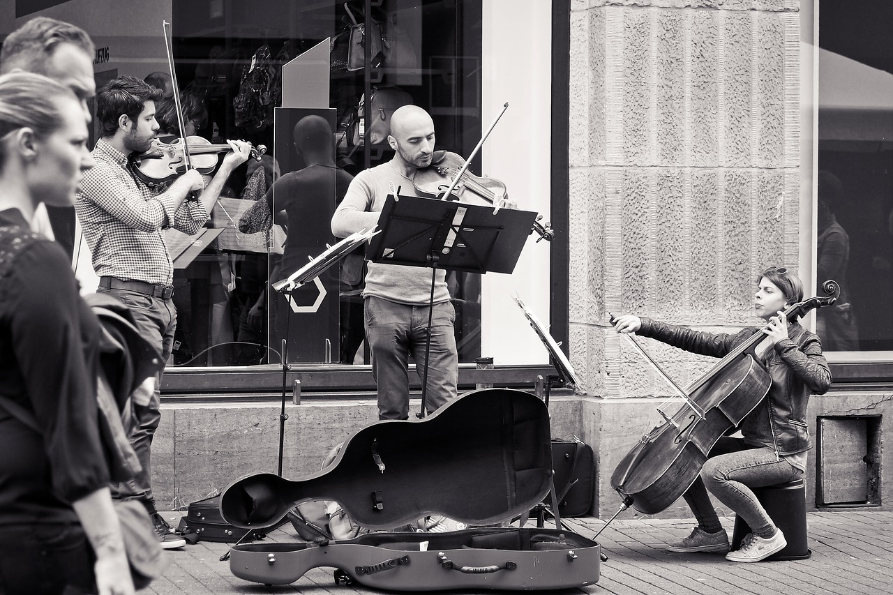 Image - musician street scene