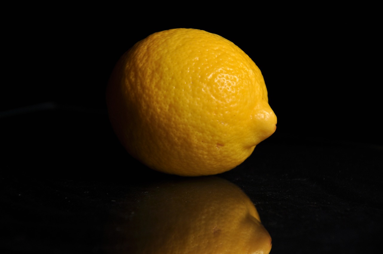 Image - lemon table yellow black background