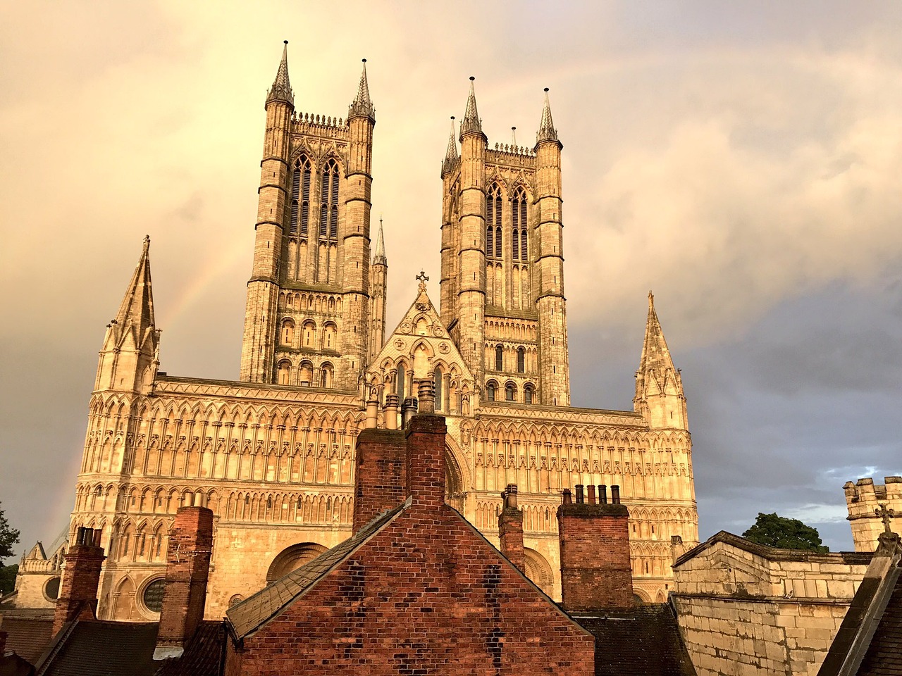 Image - lincoln cathedral sky architecture