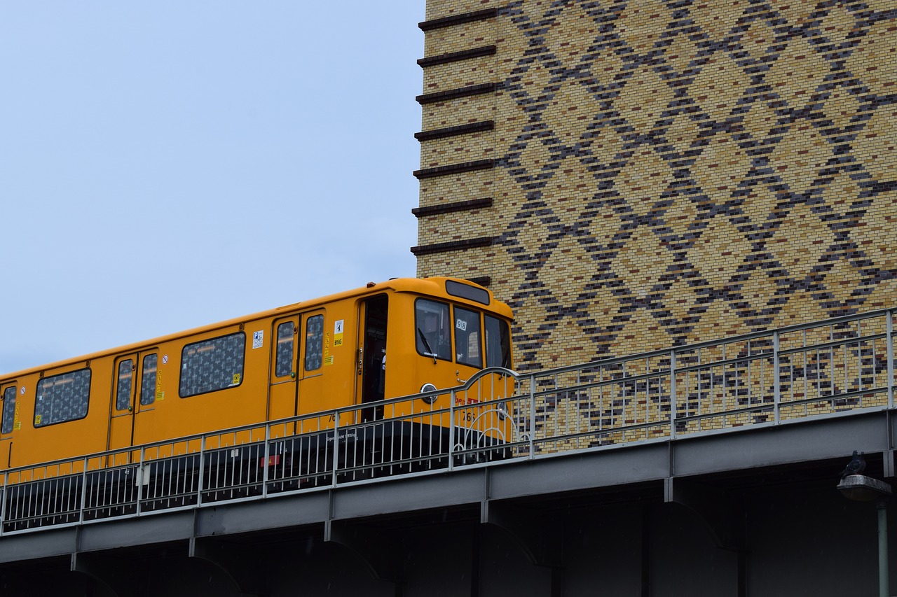 Image - train via railway station