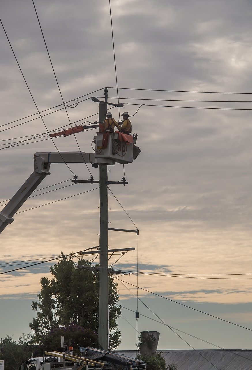 Image - workers men linesmen electricity