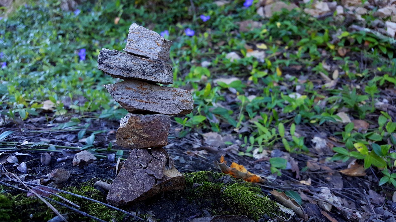 Image - cairn rocks stack balance pile