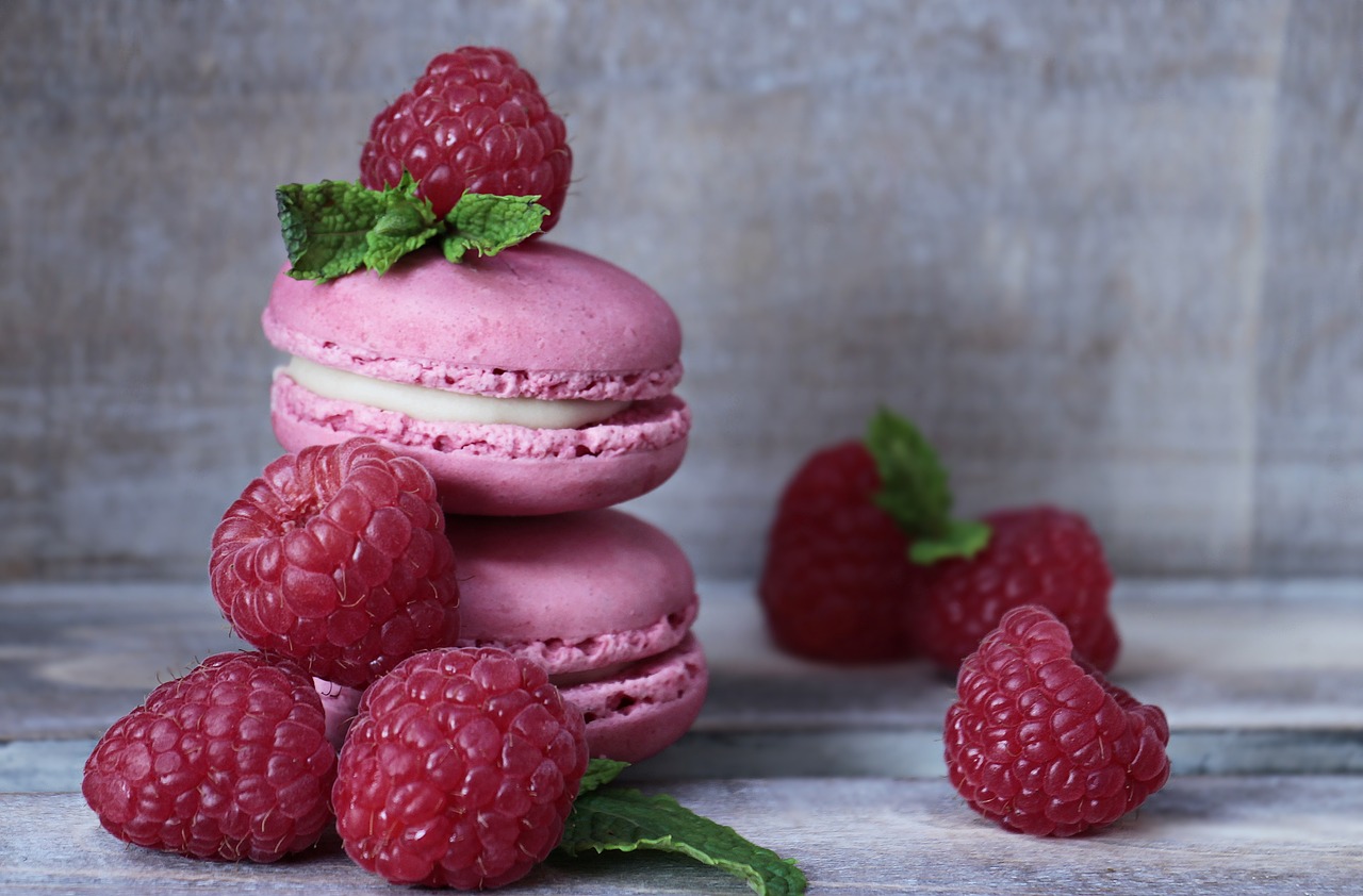 Image - macarons raspberries mint pastries