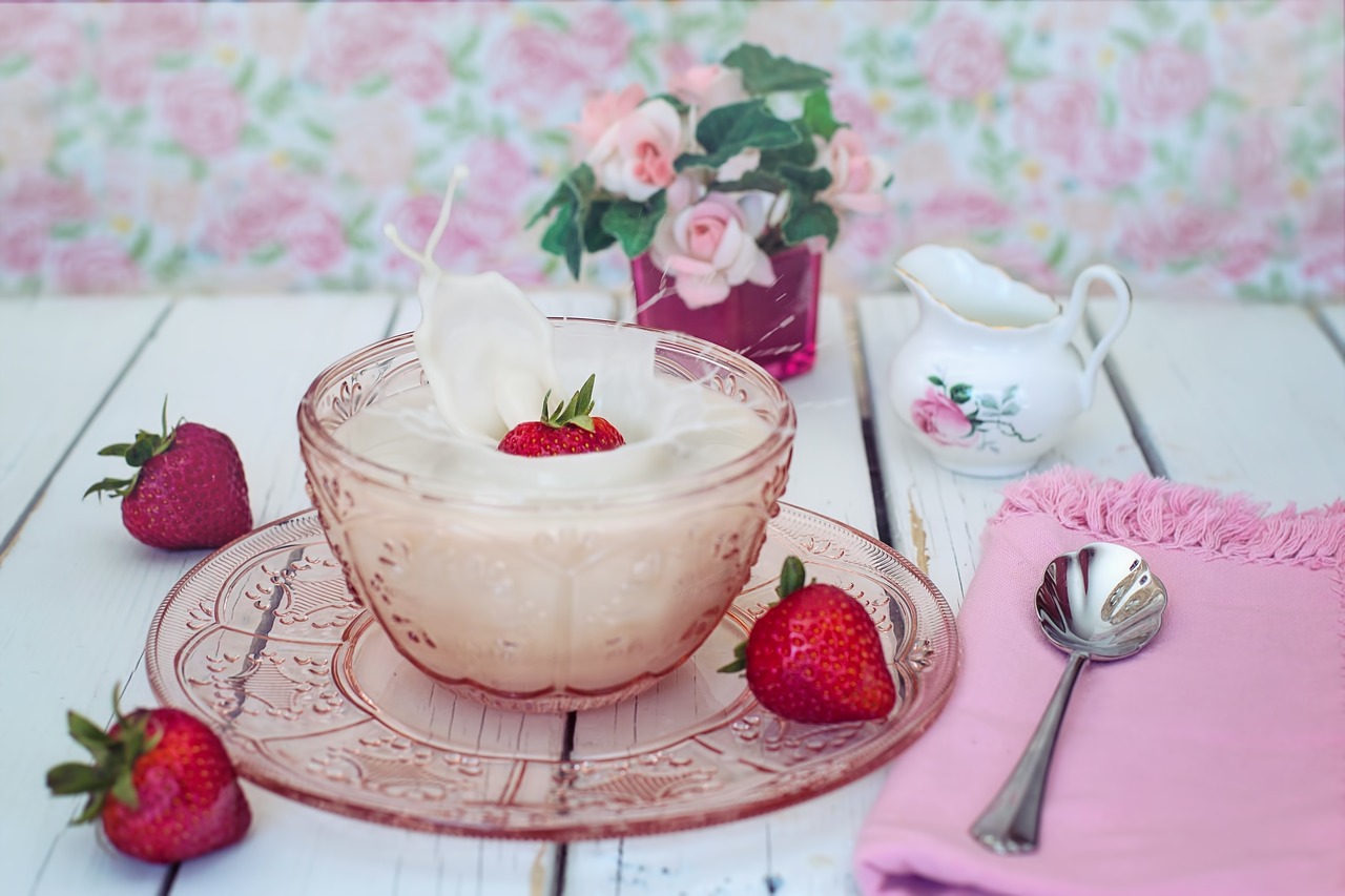 Image - strawberries cream milk splash