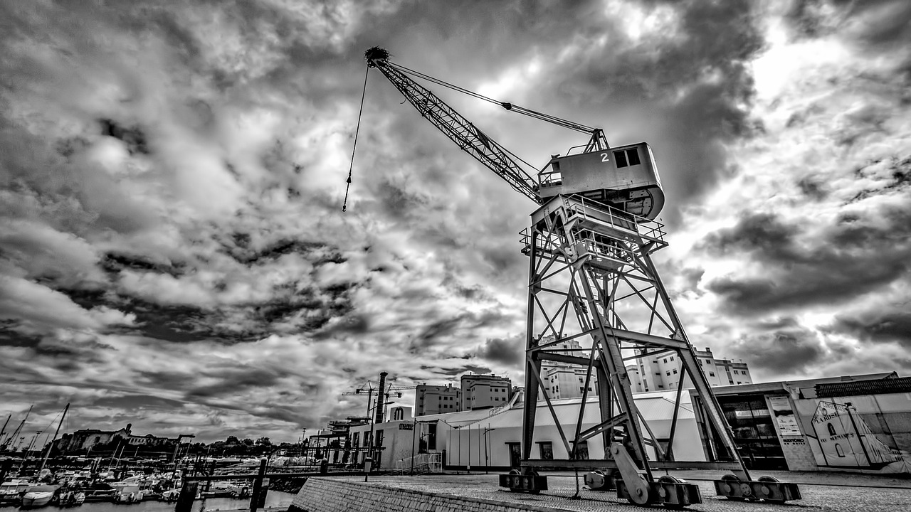 Image - port crane portimao harbor