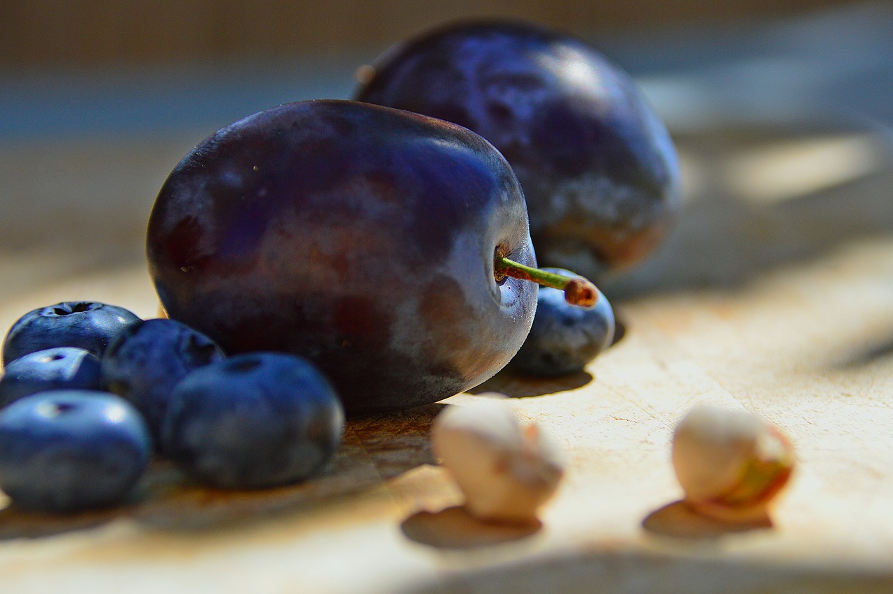 Image - plum sloe fruit pistachio