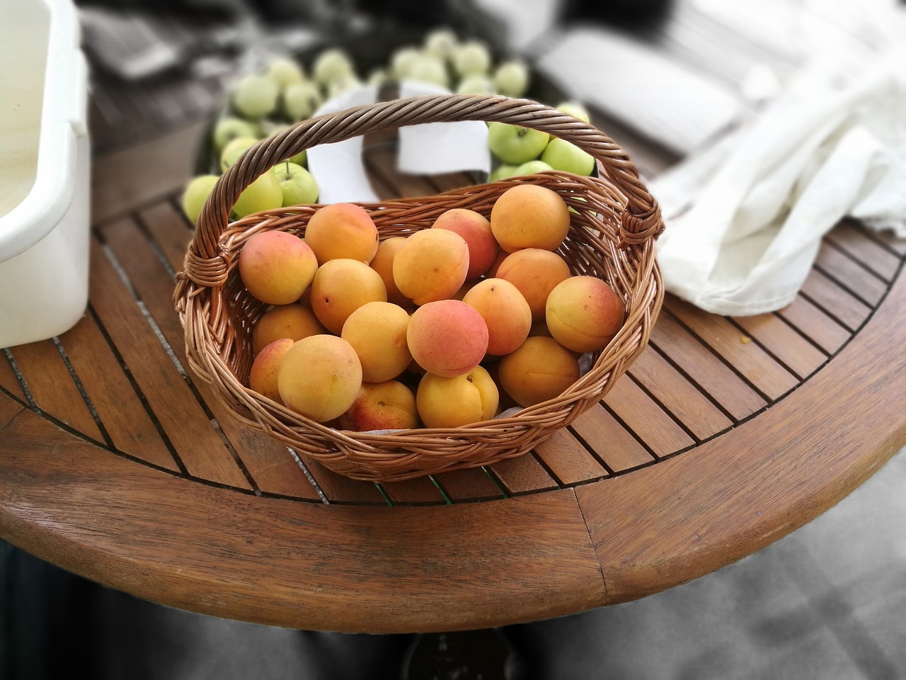 Image - fruit basket apricot basket healthy