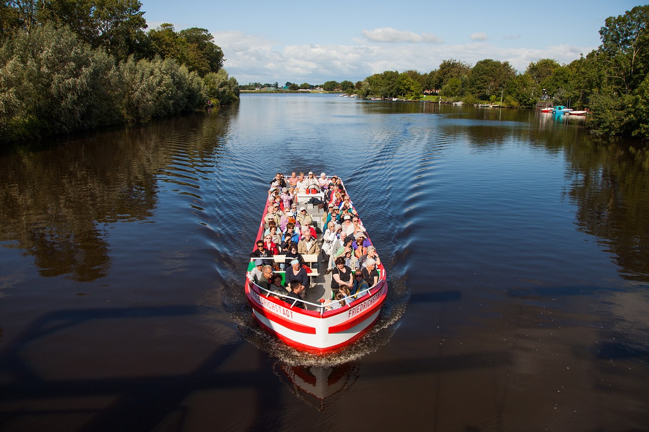 Лодка Tourism