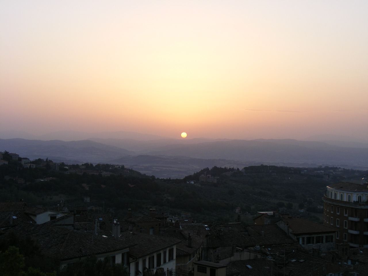 Image - dawn perugia sun rooftop